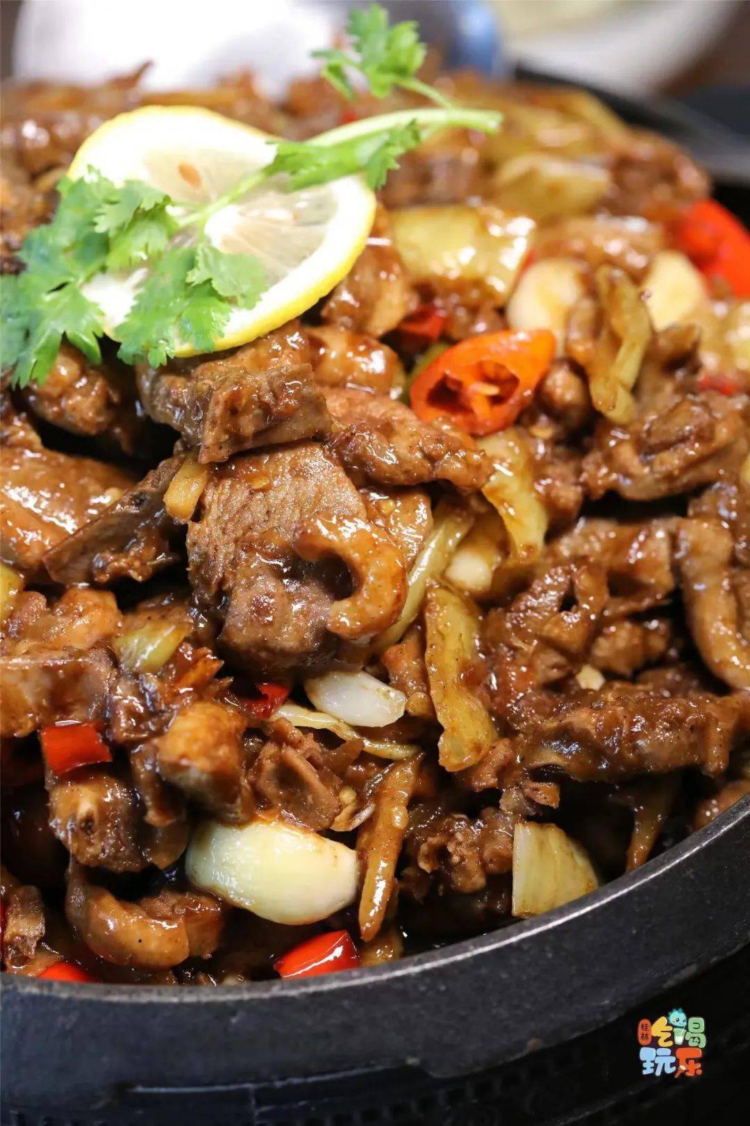 广西“鬼节”鸭市旺 年轻人“花式”选鸭传温情