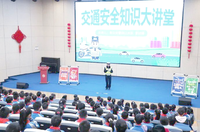 教材教辅到位 安全知识进校园 各地多举措护航开学季